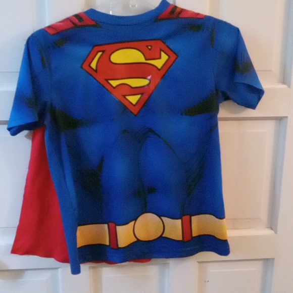 Superman Boy's Short Sleeve Shirt With Matching Red Cape - Picture 8 of 8